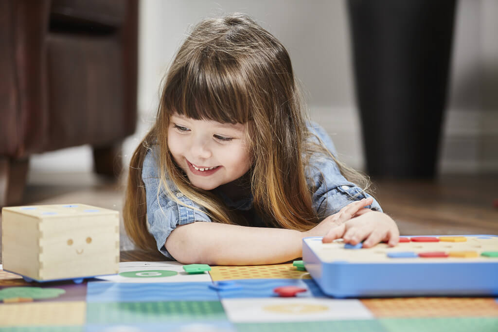 Primo Cubetto wooden coding robot with tactile programming blocks - original product photo